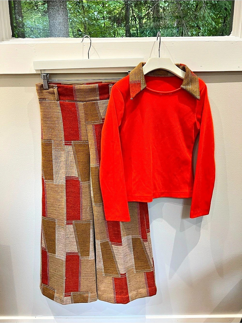 Vintage kids 1970s Two-Piece Set – Vibrant Orange Dagger Collar Top & Patchwork